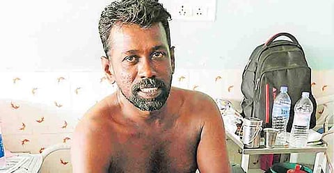 'കടല്‍ എന്നെ കൈവിട്ടില്ലല്ലോ'; നടുക്കടലില്‍ തിരകളില്‍ ഉയര്‍ന്ന് താഴ്ന്ന് 18 മണിക്കൂര്‍; അത്ഭുതകരമായി ജീവതത്തിന്റെ കരപറ്റി സാമുവല്‍