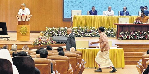 ലോക കേരളസഭ ഭക്ഷണ വിവാദം; 80 ലക്ഷം രൂപ വേണ്ടെന്ന് വച്ച് റാവീസ് ഗ്രൂപ്പ്, വിവാദം അനാവശ്യമെന്ന് രവിപിളള 