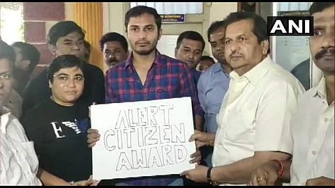പൗരത്വനിയമത്തിനെതിരെ സംസാരിച്ചു; യാത്രക്കാരനെ പൊലീസില്‍ ഏല്‍പ്പിച്ച ഡ്രൈവര്‍ക്ക് ബിജെപിയുടെ ആദരം