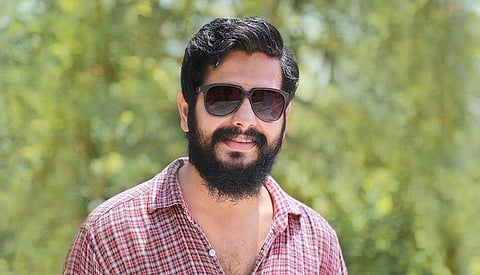 'മുട്ടുവേദനവെച്ച് ഓളും പാതി കിഡ്‌നി ഓഫായി കെടക്കണ ഞാനും ദാരിദ്ര്യം തിന്നോണ്ടിരിക്കാടാ സില്‍മാനടാ'; കുറിപ്പ്