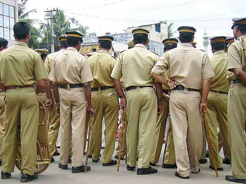 പൊലീസ് റൂട്ട് മാർച്ച് നടത്തും; നിയമ ലംഘകർക്കെതിരെ 49 കേസുകൾ; നിയന്ത്രണങ്ങൾ ശക്തമാക്കുന്നു