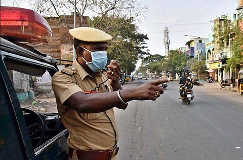 കൊല്ലം-തിരുവനന്തപുരം ദേശീയപാതയില്‍ യാത്രാനിയന്ത്രണം; അതിര്‍ത്തിയില്‍ കാല്‍നട യാത്രക്കാരെയും തടയുന്നു 
