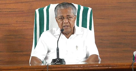 റേഷന്‍ കാര്‍ഡില്ലാത്തവര്‍ക്കും സൗജന്യ ഭക്ഷ്യധാന്യം; ക്ഷേമപെന്‍ഷന്‍ വിതരണം നാളെ മുതല്‍