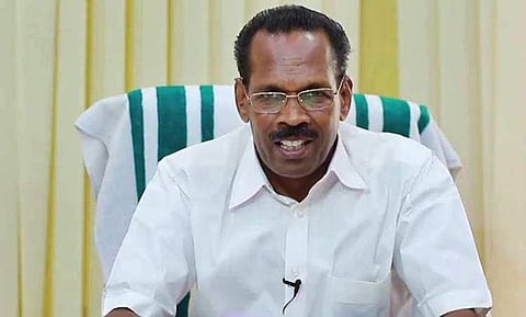 ഏപ്രില്‍ 14 വരെ ബെവ്‌കോ തുറക്കില്ല ; ഓണ്‍ലൈന്‍ മദ്യവില്‍പ്പനയില്‍ തീരുമാനം എടുത്തിട്ടില്ലെന്ന് മന്ത്രി, വ്യാജവാറ്റ് തടയാന്‍ കര്‍ശന നടപടി