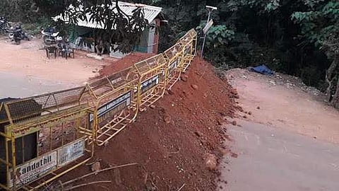 മുഖ്യമന്ത്രി ആവശ്യപ്പെട്ടിട്ടും അയയാതെ കര്‍ണാടക ; മാക്കുട്ടം ചുരം തുറന്നില്ല ; കേന്ദ്രത്തെ സമീപിച്ച് കേരളം