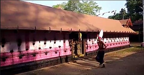 പാലക്കവേലന്‍ ദേവീദാസന്‍ ഏകനായി കാവു തീണ്ടി; ആരവങ്ങളില്ലാതെ കൊടുങ്ങല്ലൂര്‍ ഭരണി