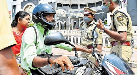 'കള്ളം പറഞ്ഞാല്‍ കുടുങ്ങും; എവിടെ പോയെന്ന് ഒറ്റനിമിഷം കൊണ്ട് കണ്ടെത്താം'; ഉടനടി കേസും പതിനായിരം രൂപ പിഴയും