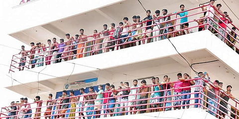 അതിഥി തൊഴിലാളികള്‍ക്ക് പ്രത്യേകം തിരിച്ചറിയല്‍ കാര്‍ഡ്; ഇന്‍ഷൂറന്‍സ് പരിരക്ഷ നല്‍കും