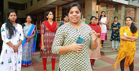 കല്യാണം മാറി, പിന്നേയും മാറി, കൊറോണ മാറുന്ന കാലത്തേക്ക്; കല്യാണത്തിരക്കില്‍ നിന്ന് കൊറോണ വാര്‍ഡിലേക്ക്