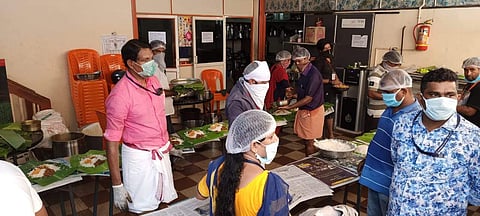 മത്സ്യവും മാംസവും ഇഷ്ടം പോലെ; ഈസ്റ്റര്‍ ആഘോഷമാക്കി കമ്മ്യൂണിറ്റി കിച്ചനുകള്‍