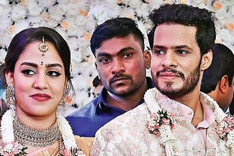 കൊറോണക്കാലം 'നല്ല സമയം'; മകന്റെ വിവാഹം മറ്റന്നാള്‍; ഗ്രീന്‍ സോണെന്ന് എച്ച്ഡി കുമാരസ്വാമി 