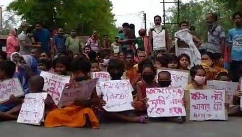 ഭക്ഷണം കിട്ടാതായിട്ട് 20 ദിവസം കഴിഞ്ഞു; ബംഗാളില്‍ ലോക്ക്ഡൗണ്‍ ലംഘിച്ച് ജനക്കൂട്ടം തെരുവില്‍