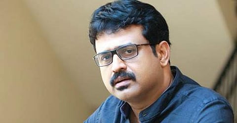 'അവരാരും നാട് കാണാനുള്ള കൗതുകം കൊണ്ട് കടൽ കടന്നവരല്ല,  മനുഷ്യത്വപരമായ കരുണ കാണിക്കണം'; സലിം അഹമ്മദ്