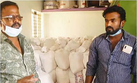 നാട്ടുകാർ പട്ടിണി കിടക്കരുത്; ഭക്ഷണമൊരുക്കാൻ സഹോദരങ്ങൾ 25 ലക്ഷത്തിന് ഭൂമി വിറ്റു 