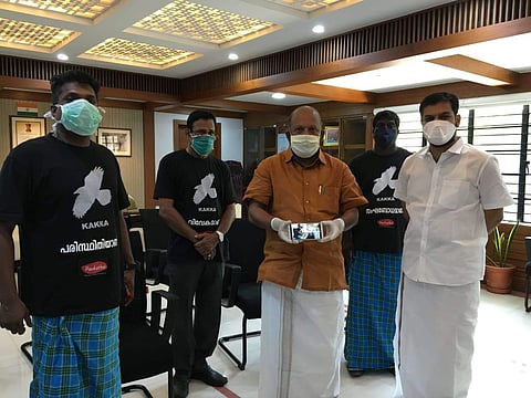ജീവിതം സേവനത്തിനായി മാറ്റിവെച്ച അവര്‍ക്ക് സമര്‍പ്പിക്കുന്നു'; പ്രതിരോധ പ്രവര്‍ത്തകര്‍ക്ക് ആദര ഗാനം ഒരുക്കി 'കാക്ക'