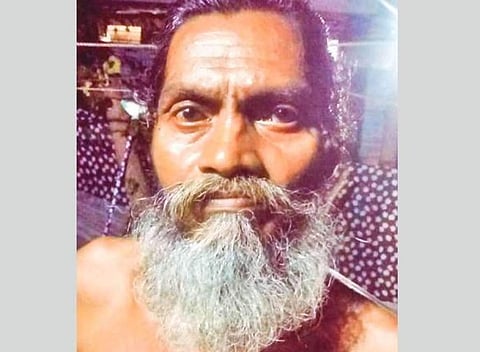 ഒരുമാസംമുമ്പ് 'മരിച്ച' ആള്‍ പൊടുന്നനെ വീട്ടിലെത്തി ; ഞെട്ടലില്‍ കുടുംബവും നാട്ടുകാരും ; പൊല്ലാപ്പിലായി പൊലീസ്
