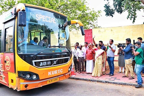 'മിഷന്‍ കാസര്‍കോട്'; നാല് ദിവസം കൊണ്ട് കോവിഡ് ആശുപത്രി തുടങ്ങണമെന്ന് മുഖ്യമന്ത്രിയുടെ നിര്‍ദേശം, 26 അംഗ മെഡിക്കല്‍ സംഘം പുറപ്പെട്ടു