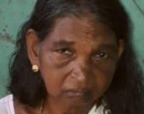വെള്ളം നിറച്ച ടാങ്ക് ദേഹത്ത് വീണു; വീട്ടമ്മയ്ക്ക് ദാരുണാന്ത്യം