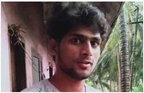 മുറിച്ചിട്ട തെങ്ങിന്റെ തടി ദേഹത്ത് വീണു; വിദ്യാര്‍ത്ഥി മരിച്ചു