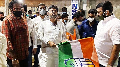 മലയാളികളുമായി കോൺ​ഗ്രസിന്റെ ആദ്യ ബസ് പുറപ്പെട്ടു; കര്‍ണാടകയില്‍ നിന്ന്‌ 25 യാത്രക്കാർ