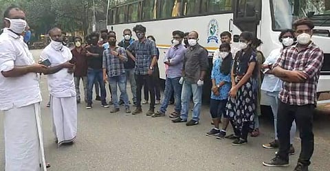 കോണ്‍ഗ്രസിന്റെ ആദ്യ ബസ് കേരളത്തില്‍; 25 മലയാളികള്‍ നാട്ടിലെത്തി