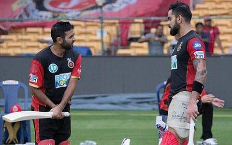 'അന്ന് ഞാൻ കോഹ്‌ലിയോട് പറഞ്ഞു ആ ബൗളറെ ടീമിലെടുക്കാൻ; എന്നാൽ സംഭവിച്ചത് മറ്റൊന്ന്'- നിർണായക വെളിപ്പെടുത്തലുമായി പാർഥിവ് പട്ടേൽ