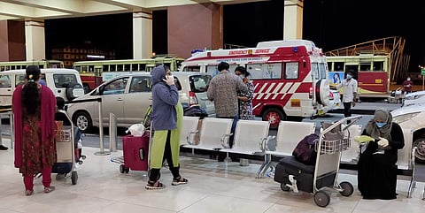 ഒമാനില്‍ നിന്ന് പൊതുമാപ്പ് ലഭിച്ച 49 പ്രവാസികളും ദോഹയില്‍ നിന്നുള്ള സംഘവും നാട്ടിലെത്തി