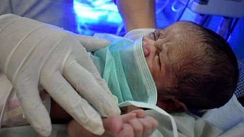 സ്വകാര്യ ആശുപത്രിയിലും അഡ്മിറ്റ് ചെയ്തില്ല; കാസര്‍കോട്ട് കോവിഡ് ഭേദമായി നിരീക്ഷണത്തിലായിരുന്ന യുവതി വീട്ടില്‍ പ്രസവിച്ചു