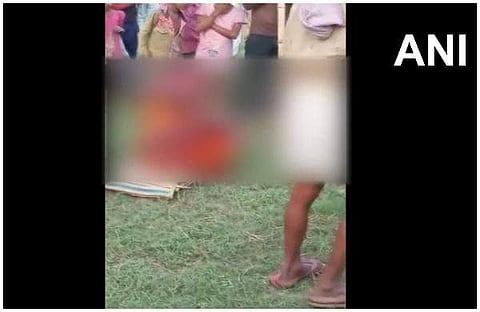 ദുര്‍മന്ത്രവാദിനികള്‍ എന്ന് ആരോപിച്ച് മൂന്ന് സ്ത്രീകളെ മര്‍ദിച്ച് നഗ്നരാക്കി നടത്തിച്ചു; ക്രൂരതയുടെ വീഡിയോ വൈറലായി, കേസ്
