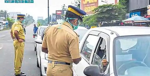 എറണാകുളത്തെ തേവര ഹോട്ട് സ്‌പോട്ടായി പ്രഖ്യാപിച്ചു