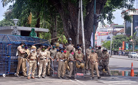 സെക്രട്ടേറിയറ്റിന് മുന്നിലെ പൊലീസ് സന്നാഹം/ചിത്രം: എക്‌സ്പ്രസ്‌