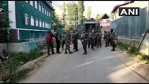 പുല്‍വാമയില്‍ ഏറ്റുമുട്ടല്‍; മൂന്ന് തീവ്രവാദികളെ സുരക്ഷാ സേന വധിച്ചു