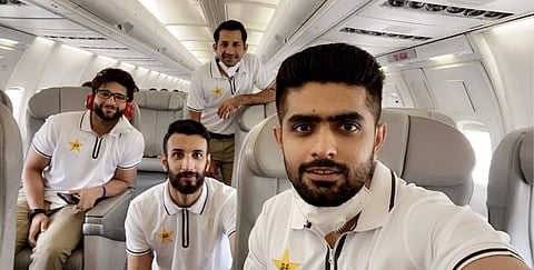 പാകിസ്ഥാന് ക്രിക്കറ്റ് ടീം ഇംഗ്ലണ്ടിലേക്ക് പുറപ്പെട്ടു; കോവിഡ് സ്ഥിരീകരിച്ച കളിക്കാര്‍ സംഘത്തിലില്ല