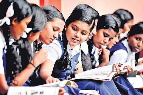 അഭിമാനമുയര്‍ത്തി സര്‍ക്കാര്‍ വിദ്യാലയങ്ങള്‍; 637 സ്‌കൂളുകളില്‍ സമ്പൂര്‍ണ വിജയം; കുട്ടനാട് വിദ്യാഭ്യാസ ജില്ലയില്‍ നൂറുശതമാനം വിജയം