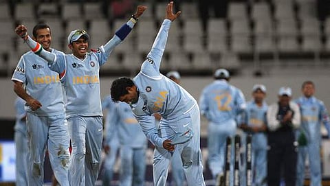2007 ട്വന്റി20 ലോകകപ്പ്; ബൗള്‍ ഔട്ടില്‍ കണ്ടത് ധോനിയുടെ തന്ത്രം അല്ല, സംഭവിച്ചത് ഇങ്ങനെയെന്ന് വെങ്കടേഷ് പ്രസാദ്