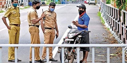 തീരമേഖലയെ മൂന്നായി തിരിച്ച് നിയന്ത്രണം; കാസര്‍കോട് പുതിയ ഏഴ് ക്ലസ്റ്ററുകള്‍, അടൂര്‍ മുന്‍സിപ്പാലിറ്റി കണ്ടെയ്ന്‍മെന്റ് സോണ്‍