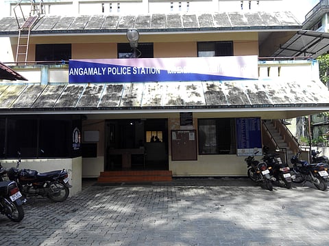തട്ടിപ്പ് കേസില്‍ അറസ്റ്റിലായ പ്രതിക്ക് കോവിഡ്; അങ്കമാലി പൊലീസ് സ്റ്റേഷനില്‍ എട്ടു പൊലീസുകാര്‍ നിരീക്ഷണത്തില്‍