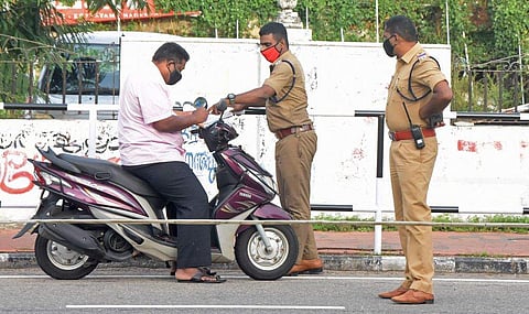 കടകള്‍ രാവിലെ 7 മുതല്‍ 11 വരെ തുറക്കാം ; തിരുവനന്തപുരത്ത് നിയന്ത്രണങ്ങളിൽ ഇളവ്