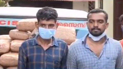 നാഷണല്‍ പെര്‍മിറ്റ് ലോറിയില്‍ കടത്തിയ ഹാഷിഷ് ഓയിലും 100 കിലോ കഞ്ചാവും പിടികൂടി ; രണ്ടുപേര്‍ അറസ്റ്റില്‍