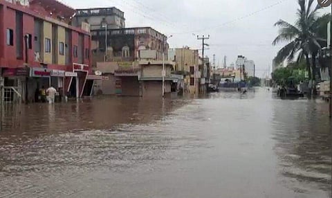 പ്രളയജലത്തില്‍ മുങ്ങി ദ്വാരക ; മഴക്കെടുതിയില്‍ ഗുജറാത്ത് ( വീഡിയോ)