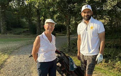 രണ്ട് മീറ്റര്‍ അകലം പാലിച്ചില്ല, സതാംപ്ടണ്‍ ടെസ്റ്റില്‍ നിന്ന് മുഹമ്മദ് ഹഫീസ് പുറത്ത്