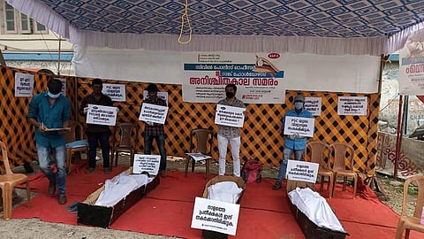 ഉ​ദ്യോ​ഗാർത്ഥികൾ സമരരം​ഗത്ത്