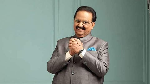 ആ വാര്‍ത്ത വ്യാജം; എസ് പി ബിയുടെ ആരോഗ്യനിലയില്‍ മാറ്റമില്ലെന്ന് മകന്‍, ചികിത്സ വിദേശത്തുനിന്നുള്ള വിദഗ്ധരുടെ മേല്‍നോട്ടത്തിലെന്ന് ആശുപത്രി 