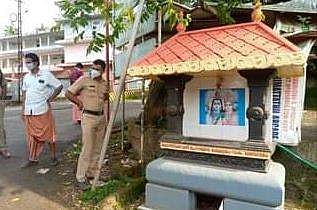 ക്ഷേത്ര ഭണ്ഡാരത്തില്‍ ചീഞ്ഞ മീന്‍ ഇട്ടു; ദുര്‍ഗന്ധം; പരാതിയുമായി അധികൃതര്‍