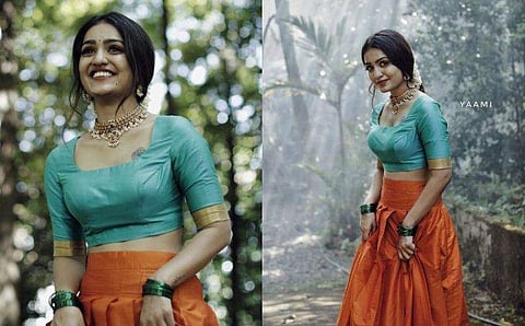 പട്ടുപാവാട ചുറ്റി സാനിയ; നാടൻ ലുക്കിൽ കിടിലൻ ഫോട്ടോഷൂട്ട്, വൈറൽ 