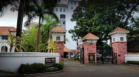 എഫ്‌സിഐ ഗോഡൗണില്‍ ഏഴുപേര്‍ക്ക് കോവിഡ് ; പൊലീസ് ആസ്ഥാനത്ത് ഒരു എസ്‌ഐക്ക് കൂടി രോഗബാധ, നാളെയും തുറക്കില്ല
