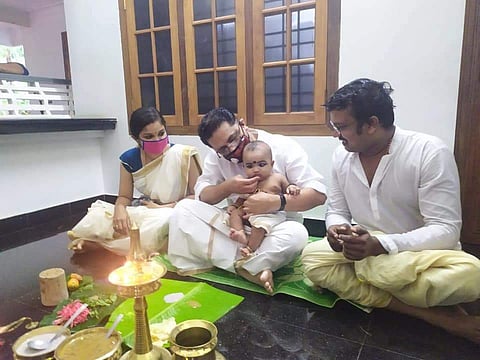 സംസ്ഥാനമൊട്ടാകെ പ്രതിഷേധം; കുഞ്ഞിന് ചോറൂണ് നടത്തി മന്ത്രി ജലീല്‍ (വീഡിയോ)