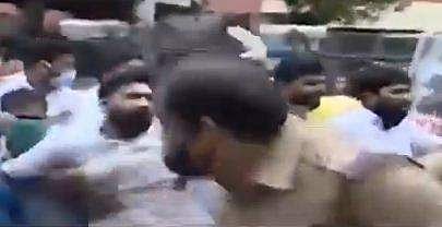 ജലിലിന്റെ രാജി ആവശ്യപ്പെട്ട് 'തെരുവ് യുദ്ധം'; പൊലീസ് ലാത്തിചാര്‍ജ്ജില്‍ വിടി ബല്‍റാമിന് പരിക്ക്