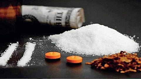 ക്ലോസറ്റുകള്‍ക്കിടയില്‍ ഒളിപ്പിച്ച നിലയിൽ ; 25 കിലോ ലഹരിമരുന്ന് പിടികൂടി; പാഴ്സലായി കൊച്ചിയിലേക്ക് കടത്താനുള്ള നീക്കം പൊളിച്ചു
