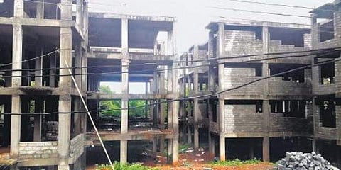 'പള്ളി പൊളിച്ചതിന്റെ തെളിവുകണ്ടെത്താന്‍ കഴിയാത്ത ക്ഷീണം വടക്കാഞ്ചേരി ഫ്ലാറ്റ് പൊളിക്കാനുള്ള 'തെളിവ് ' കണ്ടെത്തി  തീര്‍ക്കുമായിരിക്കും സിബിഐ'